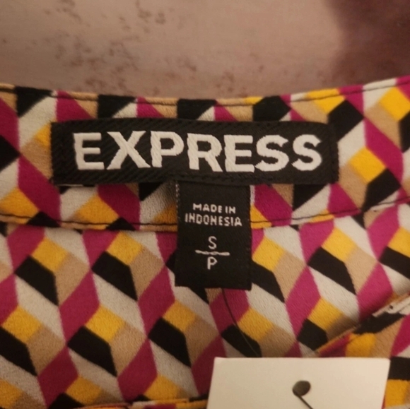 Express Women's Yellow and Pink Blouse Geometric 3/4 Sleeve  NWT Sz S/P - Picture 5 of 8